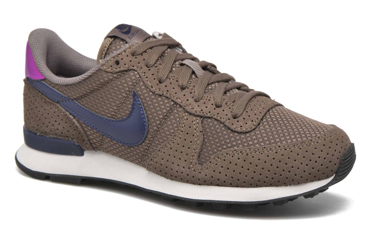 nike internationalist trainers in navy